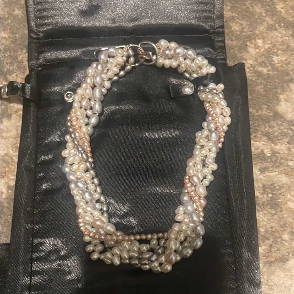 Elegant Pearl Twist Necklace